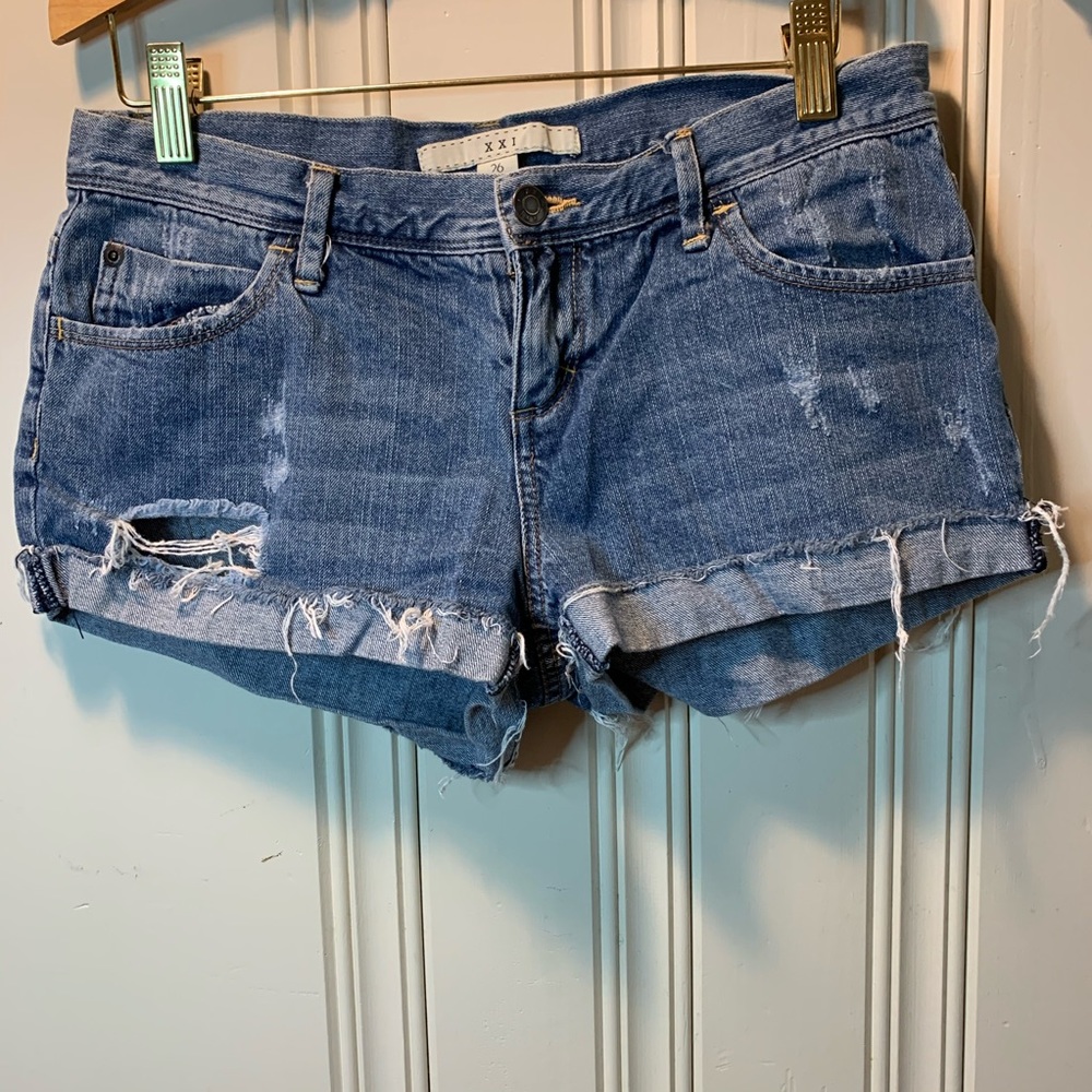 xxi forever 21 distressed denim jean shorts 26